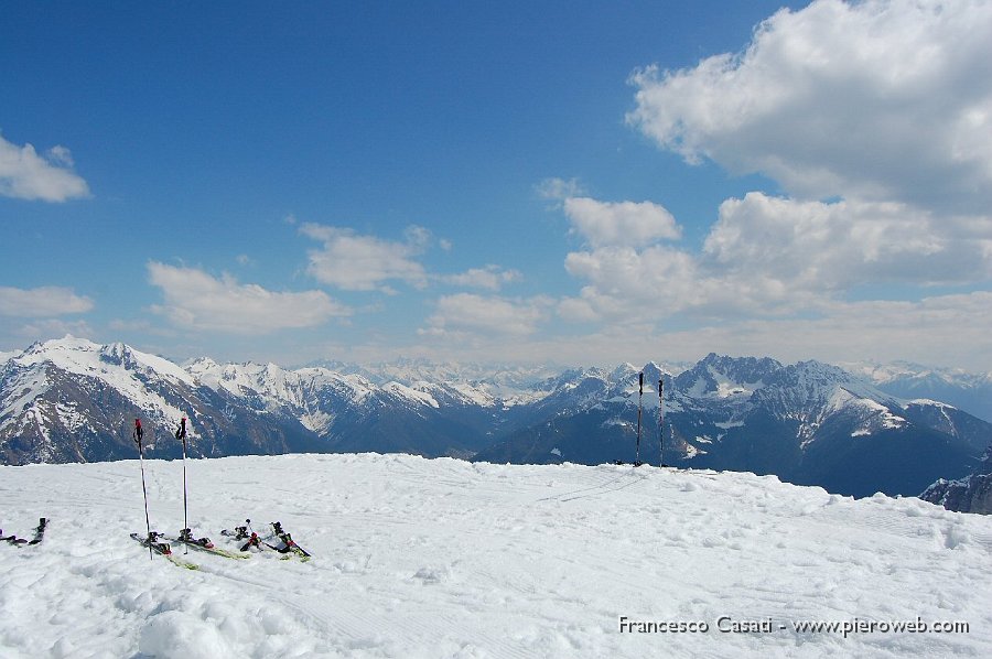 06 Panorama sulla Valle di Scalve e oltre.jpg